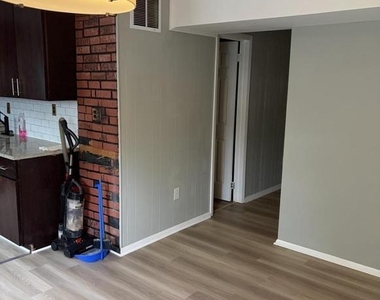 828 Booker Place - Photo Thumbnail 13