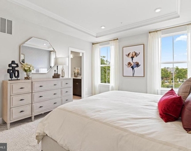 6923 Gladebrook Road - Photo Thumbnail 3