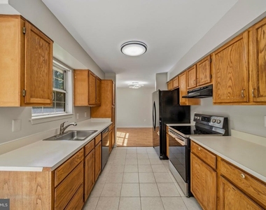9514 Fox Run Drive - Photo Thumbnail 10