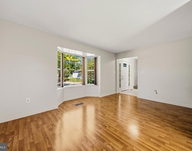 9514 Fox Run Drive - Photo Thumbnail 5