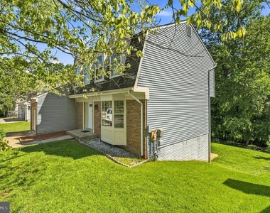 9514 Fox Run Drive - Photo Thumbnail 2