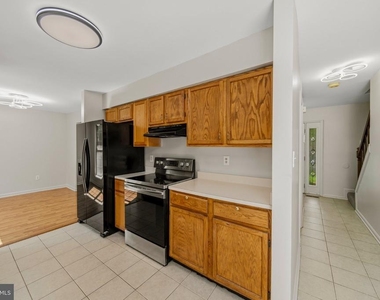 9514 Fox Run Drive - Photo Thumbnail 11