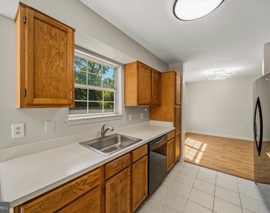 9514 Fox Run Drive - Photo Thumbnail 12