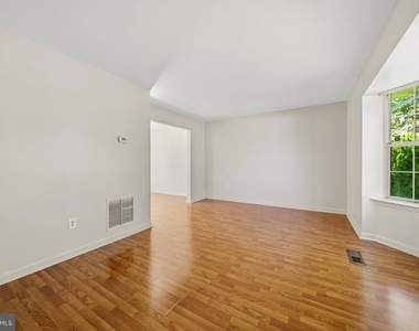 9514 Fox Run Drive - Photo Thumbnail 3