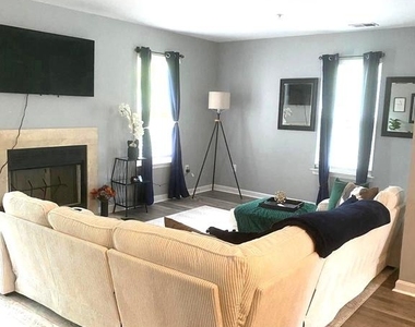4108 Apple Leaf Way - Photo Thumbnail 3