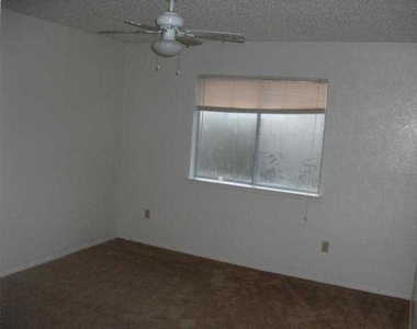 1811 Prairie Knoll Ct - Photo Thumbnail 3