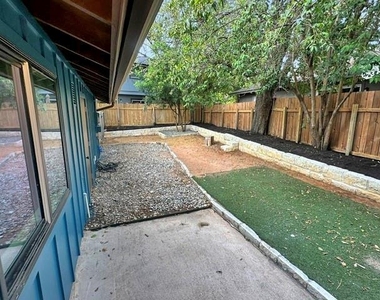 1413 Valleyridge Dr - Photo Thumbnail 16