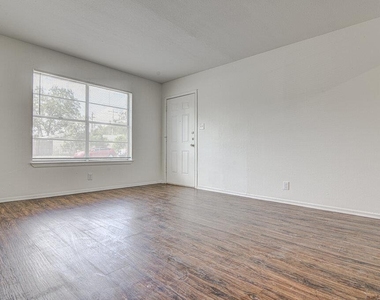 5006 Brighton Rd - Photo Thumbnail 4