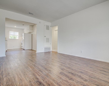 5006 Brighton Rd - Photo Thumbnail 5