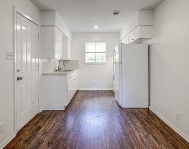 5006 Brighton Rd - Photo Thumbnail 7