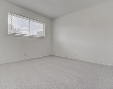 5006 Brighton Rd - Photo Thumbnail 10