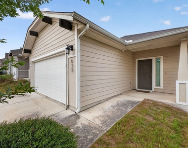 430 Twisted Oaks Ln - Photo Thumbnail 1