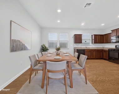 430 Twisted Oaks Ln - Photo Thumbnail 6