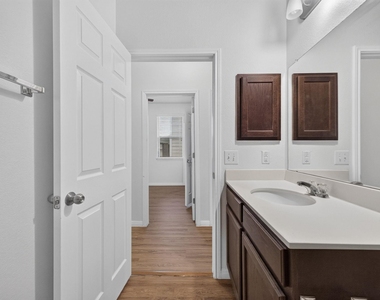 430 Twisted Oaks Ln - Photo Thumbnail 23