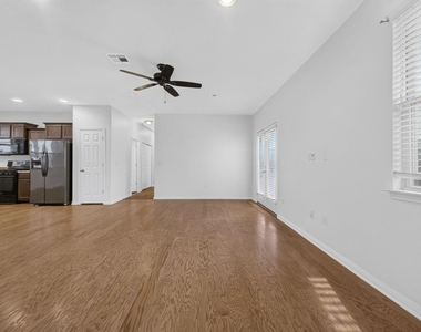 430 Twisted Oaks Ln - Photo Thumbnail 5