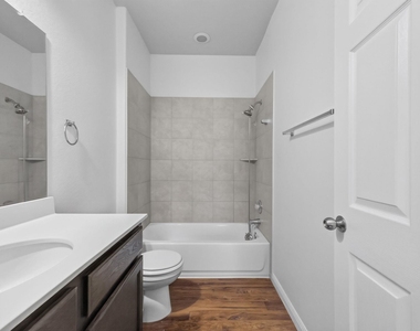 430 Twisted Oaks Ln - Photo Thumbnail 21