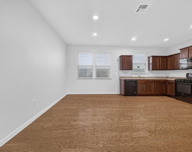 430 Twisted Oaks Ln - Photo Thumbnail 9