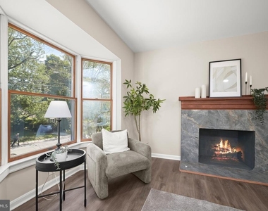 10128 Hereford Place - Photo Thumbnail 10