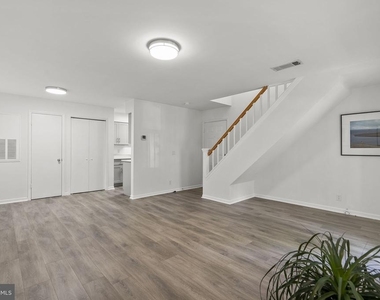 10805 Hampton Mill Terrace - Photo Thumbnail 3