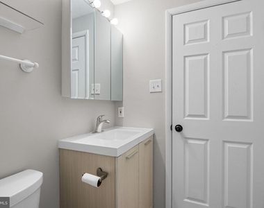 7807 Breezy Down Terrace - Photo Thumbnail 24
