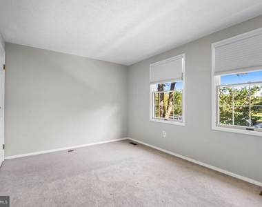 7807 Breezy Down Terrace - Photo Thumbnail 14