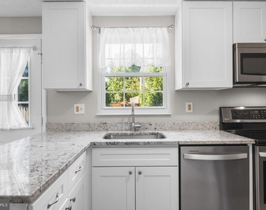 7807 Breezy Down Terrace - Photo Thumbnail 9