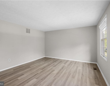 7807 Breezy Down Terrace - Photo Thumbnail 5