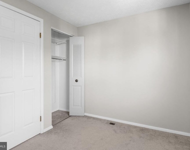 7807 Breezy Down Terrace - Photo Thumbnail 17
