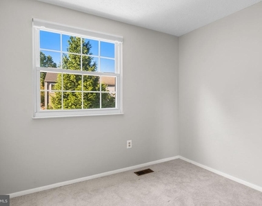 7807 Breezy Down Terrace - Photo Thumbnail 20