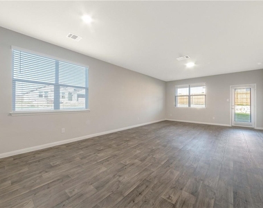 141 Spider Lily Dr - Photo Thumbnail 9