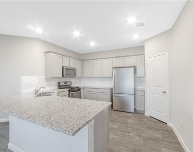 141 Spider Lily Dr - Photo Thumbnail 5