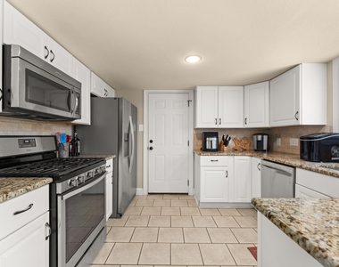 4503 Sarasota Dr - Photo Thumbnail 7