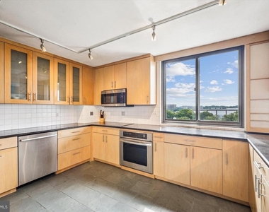 7420 Westlake Terrace - Photo Thumbnail 8