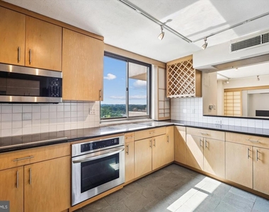 7420 Westlake Terrace - Photo Thumbnail 9