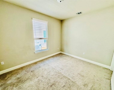 14001 Salice Dr - Photo Thumbnail 9