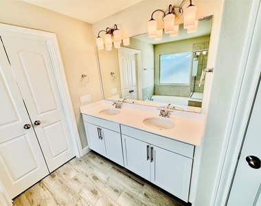 14001 Salice Dr - Photo Thumbnail 7