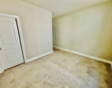 14001 Salice Dr - Photo Thumbnail 17