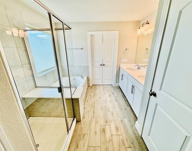 14001 Salice Dr - Photo Thumbnail 6