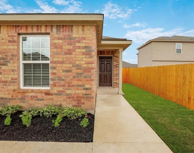 301 Crescent Park Dr - Photo Thumbnail 1
