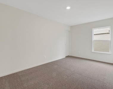 301 Crescent Park Dr - Photo Thumbnail 10