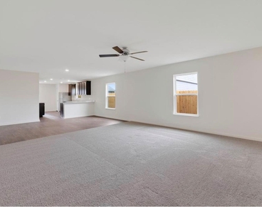 301 Crescent Park Dr - Photo Thumbnail 2