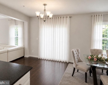 728 Falcon Lane - Photo Thumbnail 7