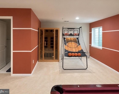 728 Falcon Lane - Photo Thumbnail 30