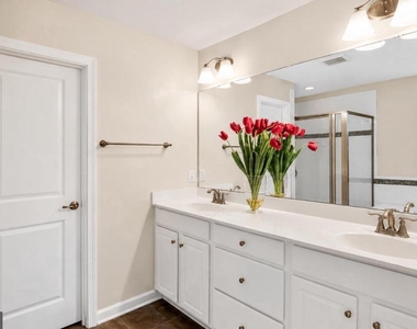 728 Falcon Lane - Photo Thumbnail 17