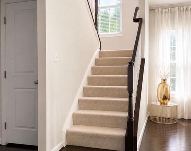 728 Falcon Lane - Photo Thumbnail 14