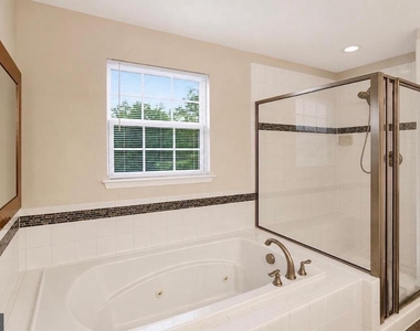 728 Falcon Lane - Photo Thumbnail 18