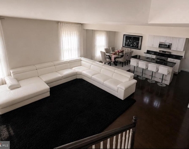 728 Falcon Lane - Photo Thumbnail 4