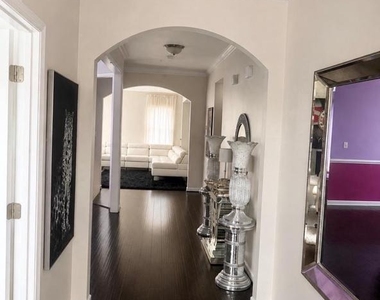 728 Falcon Lane - Photo Thumbnail 2