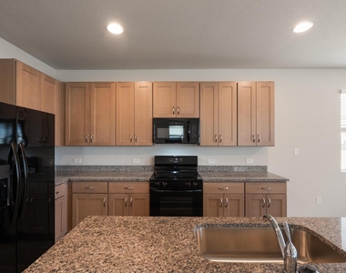 2812 Steels Rd - Photo Thumbnail 9