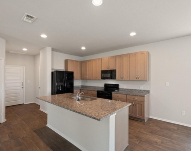 2812 Steels Rd - Photo Thumbnail 7